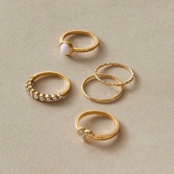 3/$30 💛 Dainty Ring Set - Picture 3 of 3